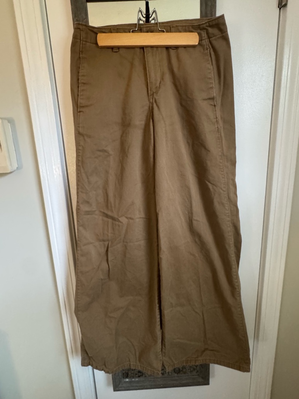 Women’s Levi’s, Wide-Leg chinos in tan